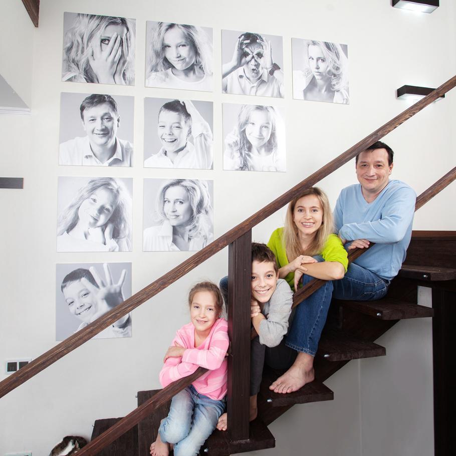 Staircase Wall Art: Ideas for Arranging Pictures in Your Stairway